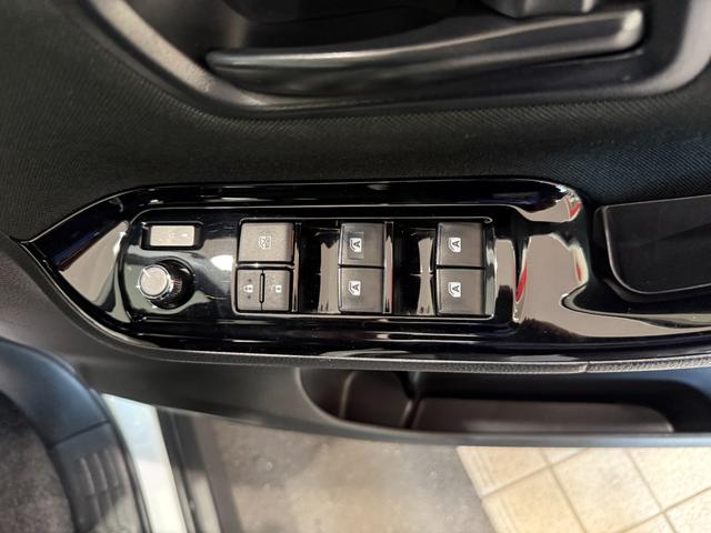 ヴォクシー ハイブリッドＺＳ　スマートキー　１１インチナビ　フルセグ　ＣＤ　ＤＶＤ　バックカメラ　フリップダウンモニター　ＬＥＤライト　フォグランプ　ＥＴＣ　両側パワースライド　シートヒーター　１６インチＡＷ（23枚目）