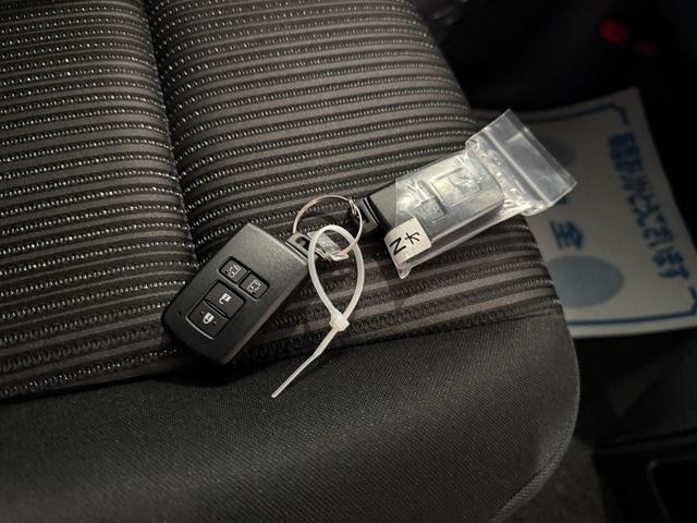 ヴォクシー ハイブリッドＺＳ　スマートキー　１１インチナビ　フルセグ　ＣＤ　ＤＶＤ　バックカメラ　フリップダウンモニター　ＬＥＤライト　フォグランプ　ＥＴＣ　両側パワースライド　シートヒーター　１６インチＡＷ（25枚目）