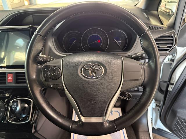 ヴォクシー ハイブリッドＺＳ　スマートキー　１１インチナビ　フルセグ　ＣＤ　ＤＶＤ　バックカメラ　フリップダウンモニター　ＬＥＤライト　フォグランプ　ＥＴＣ　両側パワースライド　シートヒーター　１６インチＡＷ（28枚目）