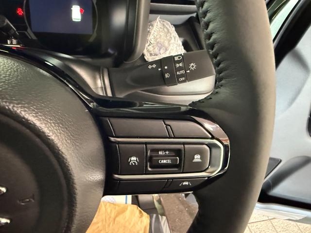 スペーシアギア ハイブリッドＸＺ　スマートキー　８インチナビ　フルセグ　ＣＤ　ＤＶＤ　ＬＥＤライト　フォグランプ　シートヒーター　ステアリングヒーター　オットマン　両側パワースライド　ヘッドアップディスプレイ　ルーフレール（3枚目）