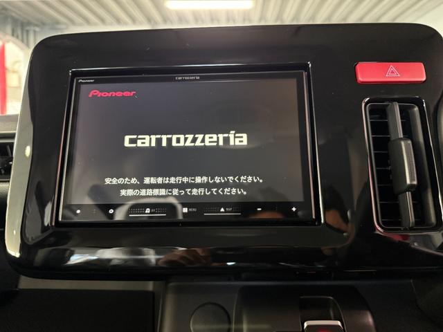 スペーシアギア ハイブリッドＸＺ　スマートキー　８インチナビ　フルセグ　ＣＤ　ＤＶＤ　ＬＥＤライト　フォグランプ　シートヒーター　ステアリングヒーター　オットマン　両側パワースライド　ヘッドアップディスプレイ　ルーフレール（4枚目）