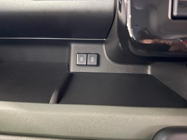 スペーシアギア ハイブリッドＸＺ　スマートキー　８インチナビ　フルセグ　ＣＤ　ＤＶＤ　ＬＥＤライト　フォグランプ　シートヒーター　ステアリングヒーター　オットマン　両側パワースライド　ヘッドアップディスプレイ　ルーフレール（14枚目）