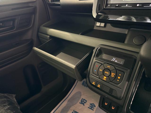 スペーシアギア ハイブリッドＸＺ　スマートキー　８インチナビ　フルセグ　ＣＤ　ＤＶＤ　ＬＥＤライト　フォグランプ　シートヒーター　ステアリングヒーター　オットマン　両側パワースライド　ヘッドアップディスプレイ　ルーフレール（28枚目）