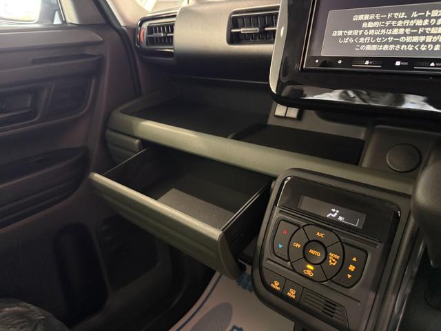 スペーシアギア ハイブリッドXZ スマートキー 8インチナビ フルセグ CD DVD LEDライト フォグランプ オットマン シートヒーター ステアリングヒーター 両側パワースライド ヘッドアップディスプレイ セーフティサポート(21枚目)