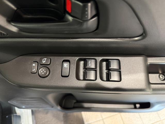 スペーシアギア ハイブリッドXZ スマートキー 8インチナビ フルセグ CD DVD LEDライト フォグランプ シートヒーター ステアリングヒーター オットマン 両側パワースライド ヘッドアップディスプレイ セーフティサポート(3枚目)