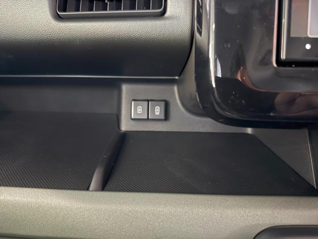 スペーシアギア ハイブリッドXZ スマートキー 8インチナビ フルセグ CD DVD LEDライト フォグランプ シートヒーター ステアリングヒーター オットマン 両側パワースライド ヘッドアップディスプレイ セーフティサポート(9枚目)