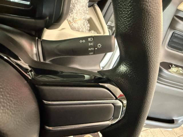 スペーシア ハイブリッドＸ　スマートキー　８インチナビ　フルセグ　ＣＤ　ＤＶＤ　ＬＥＤライト　シートヒーター　両側パワースライド　オットマン　セーフティサポート（11枚目）