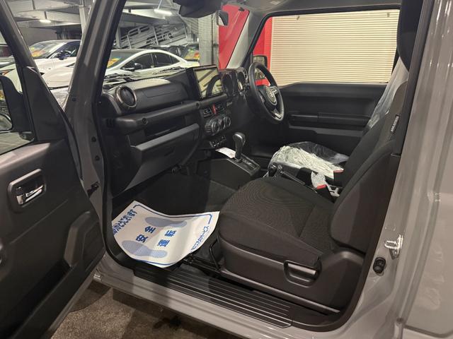 ジムニー ＸＣ　スマートキー　９インチナビ　フルセグ　ＣＤ　ＤＶＤ　ＬＥＤライト　フォグランプ　シートヒーター　セーフティサポート　１６インチＡＷ（3枚目）