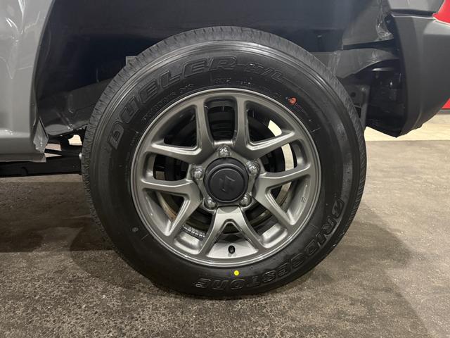 ジムニー ＸＣ　スマートキー　９インチナビ　フルセグ　ＣＤ　ＤＶＤ　ＬＥＤライト　フォグランプ　シートヒーター　セーフティサポート　１６インチＡＷ（19枚目）