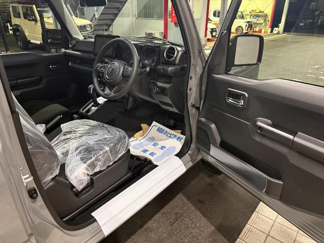 ジムニー ＸＣ　スマートキー　９インチナビ　フルセグ　ＣＤ　ＤＶＤ　ＬＥＤライト　フォグランプ　シートヒーター　セーフティサポート　１６インチＡＷ（25枚目）