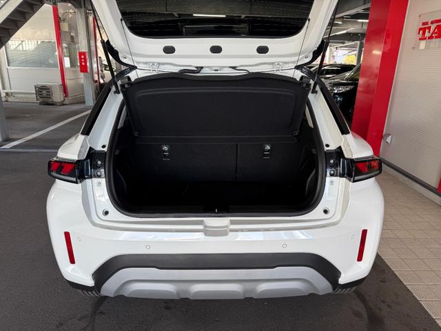 フロンクス ベースグレード　スマートキー　９インチＤオーディオ　ＢＴ　ＵＳＢ　全方位モニター　ＬＥＤライト　シートヒーター　ワイヤレス充電　ハーフレザーシート　セーフティサポート　１６インチＡＷ（8枚目）