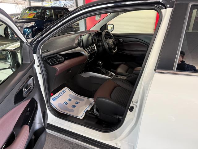 フロンクス ベースグレード　スマートキー　９インチＤオーディオ　ＢＴ　ＵＳＢ　全方位モニター　ＬＥＤライト　シートヒーター　ワイヤレス充電　ハーフレザーシート　セーフティサポート　１６インチＡＷ（19枚目）