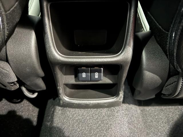 フロンクス ベースグレード　スマートキー　９インチＤオーディオ　ＢＴ　ＵＳＢ　全方位モニター　ＬＥＤライト　シートヒーター　ワイヤレス充電　ハーフレザーシート　セーフティサポート　１６インチＡＷ（20枚目）