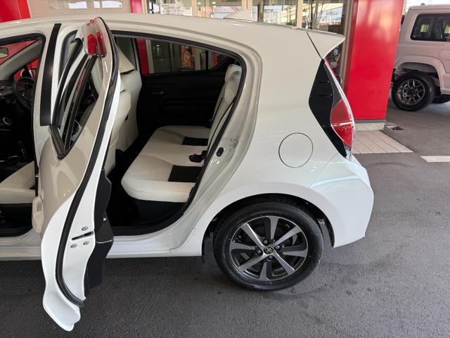 アクア Ｇソフトレザーセレクション　スマートキー　メモリーナビ　ワンセグ　ＣＤ　ＢＴ　バックカメラ　ＥＴＣ　ドラレコ　レザーシート　フォグランプ　１５インチＡＷ（12枚目）