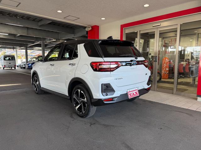 ライズ Ｚ　９インチナビ　フルセグ　パノラマビューモニター　ＬＥＤライト　フォグランプ　シートヒーター　スマートキー　１７インチＡＷ（2枚目）