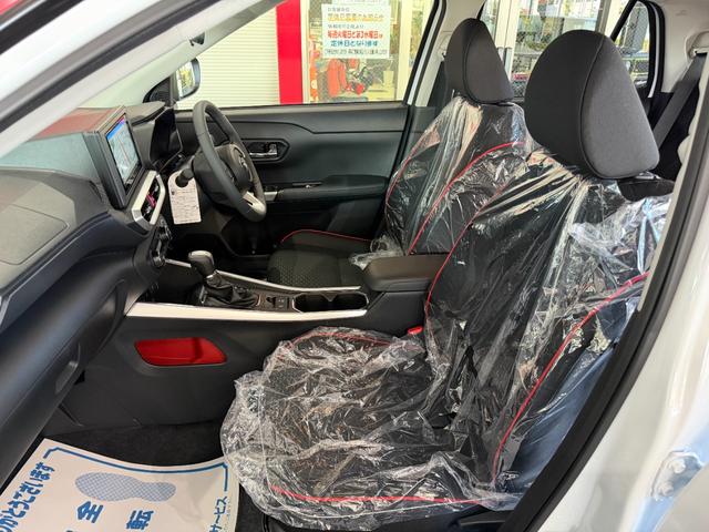 ライズ Ｚ　９インチナビ　フルセグ　パノラマビューモニター　ＬＥＤライト　フォグランプ　シートヒーター　スマートキー　１７インチＡＷ（4枚目）