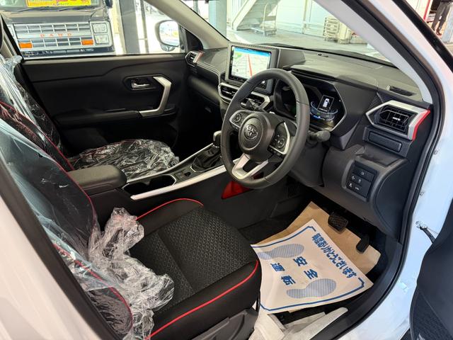 ライズ Ｚ　９インチナビ　フルセグ　パノラマビューモニター　ＬＥＤライト　フォグランプ　シートヒーター　スマートキー　１７インチＡＷ（7枚目）