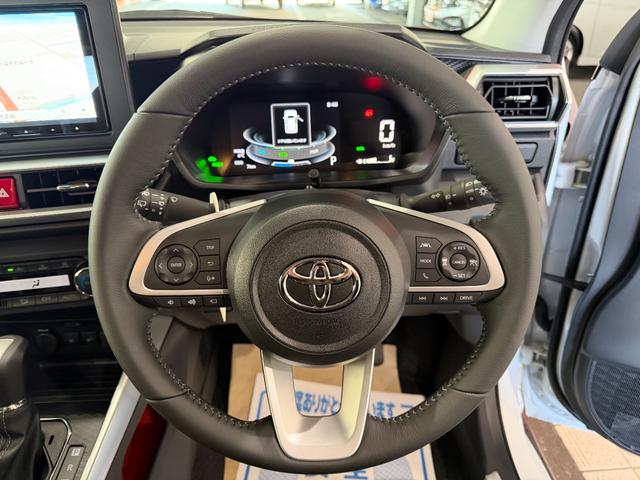 ライズ Ｚ　９インチナビ　フルセグ　パノラマビューモニター　ＬＥＤライト　フォグランプ　シートヒーター　スマートキー　１７インチＡＷ（9枚目）