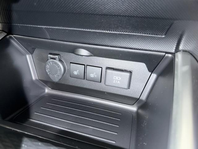 ライズ Ｚ　９インチナビ　フルセグ　パノラマビューモニター　ＬＥＤライト　フォグランプ　シートヒーター　スマートキー　１７インチＡＷ（12枚目）