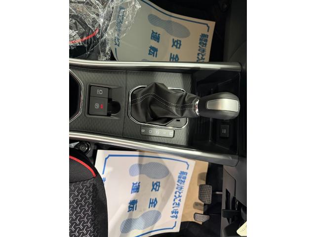 ライズ Ｚ　９インチナビ　フルセグ　パノラマビューモニター　ＬＥＤライト　フォグランプ　シートヒーター　スマートキー　１７インチＡＷ（13枚目）