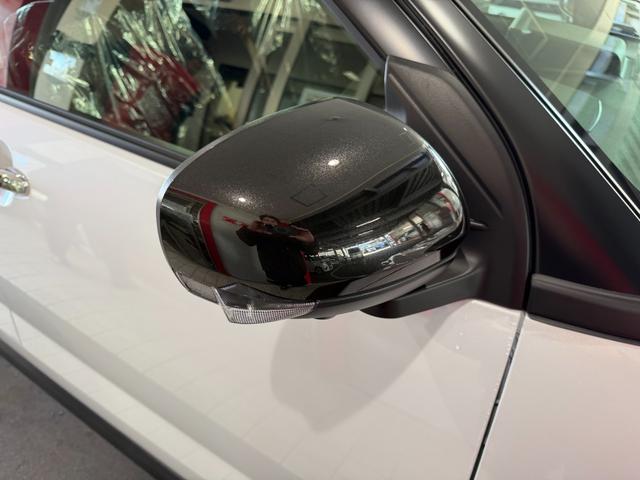 ライズ Ｚ　９インチナビ　フルセグ　パノラマビューモニター　ＬＥＤライト　フォグランプ　シートヒーター　スマートキー　１７インチＡＷ（17枚目）