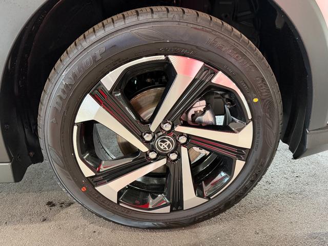 ライズ Ｚ　９インチナビ　フルセグ　パノラマビューモニター　ＬＥＤライト　フォグランプ　シートヒーター　スマートキー　１７インチＡＷ（18枚目）