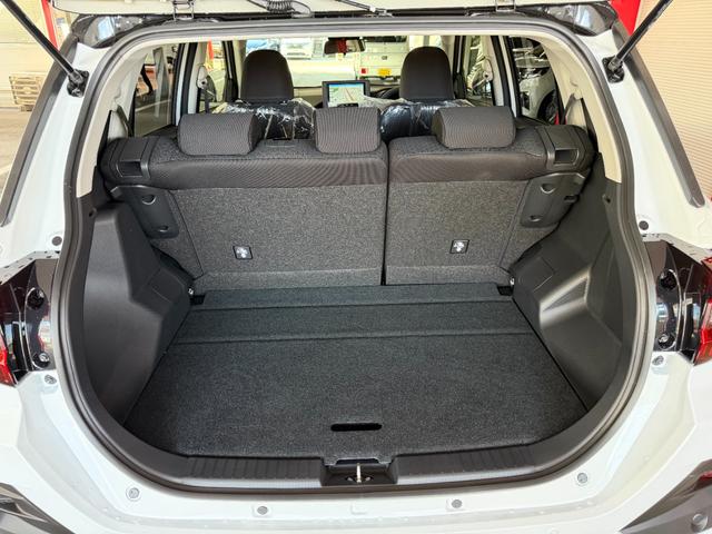 ライズ Ｚ　９インチナビ　フルセグ　パノラマビューモニター　ＬＥＤライト　フォグランプ　シートヒーター　スマートキー　１７インチＡＷ（22枚目）