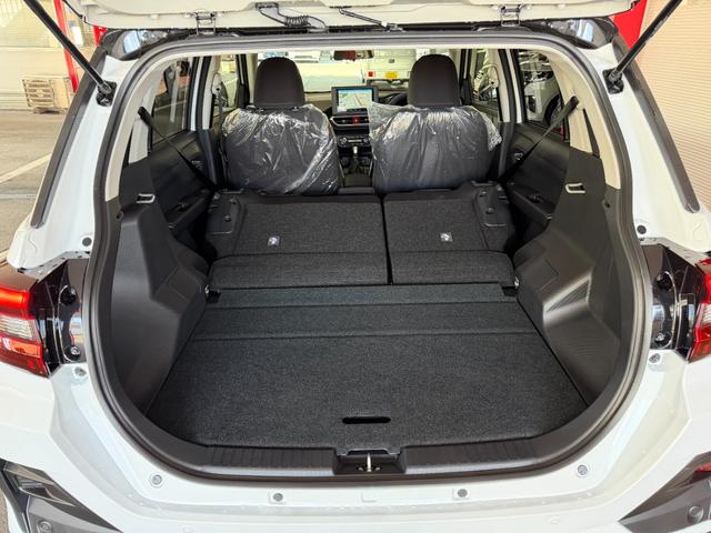 ライズ Ｚ　９インチナビ　フルセグ　パノラマビューモニター　ＬＥＤライト　フォグランプ　シートヒーター　スマートキー　１７インチＡＷ（23枚目）