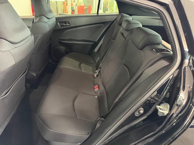 プリウス Ｓ　ナビ　バックカメラ　社外エアロ　ＥＴＣ　ドライブレコーダー　ＬＥＤライト　スマートキー　社外１８ＡＷ　クリアランスソナー　レーダークルーズコントロール　ＡＣ１００Ｖ電源（6枚目）