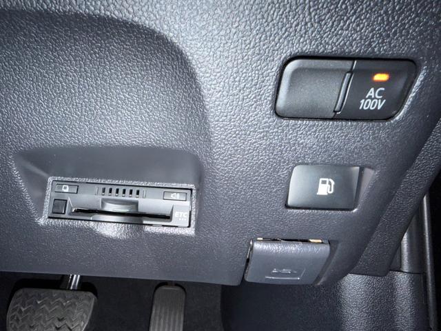 プリウス Ｓ　ナビ　バックカメラ　社外エアロ　ＥＴＣ　ドライブレコーダー　ＬＥＤライト　スマートキー　社外１８ＡＷ　クリアランスソナー　レーダークルーズコントロール　ＡＣ１００Ｖ電源（10枚目）