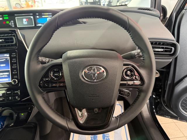 プリウス Ｓ　ナビ　バックカメラ　社外エアロ　ＥＴＣ　ドライブレコーダー　ＬＥＤライト　スマートキー　社外１８ＡＷ　クリアランスソナー　レーダークルーズコントロール　ＡＣ１００Ｖ電源（11枚目）