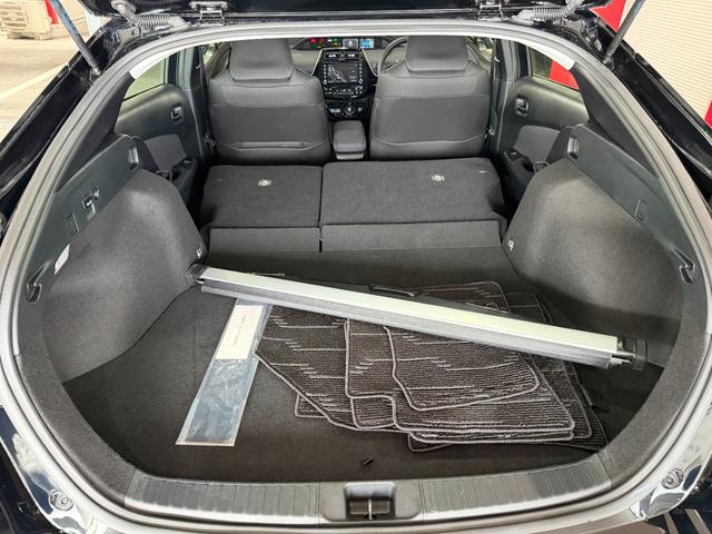 プリウス Ｓ　ナビ　バックカメラ　社外エアロ　ＥＴＣ　ドライブレコーダー　ＬＥＤライト　スマートキー　社外１８ＡＷ　クリアランスソナー　レーダークルーズコントロール　ＡＣ１００Ｖ電源（26枚目）