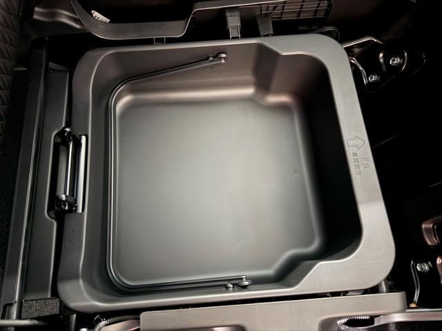 ソリオバンディット ハイブリッドMV 9インチナビ フルセグ CD DVD BT USB 全方位モニター LEDライト フォグランプ シートヒーター スマートキー 両側パワースライド ヘッドアップディスプレイ セーフティサポート BSM(18枚目)