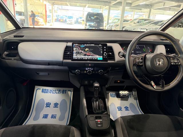 フィット ｅ：ＨＥＶ　ＲＳ　９インチナビ　フルセグ　バックカメラ　ＥＴＣ　ドラレコ前後　ＬＥＤ　スマートキー　ハーフレザーシート　１６インチＡＷ　ホンダセンシング（5枚目）