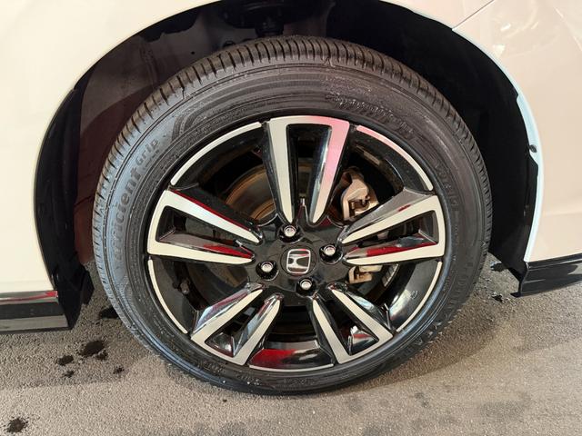 フィット ｅ：ＨＥＶ　ＲＳ　９インチナビ　フルセグ　バックカメラ　ＥＴＣ　ドラレコ前後　ＬＥＤ　スマートキー　ハーフレザーシート　１６インチＡＷ　ホンダセンシング（13枚目）