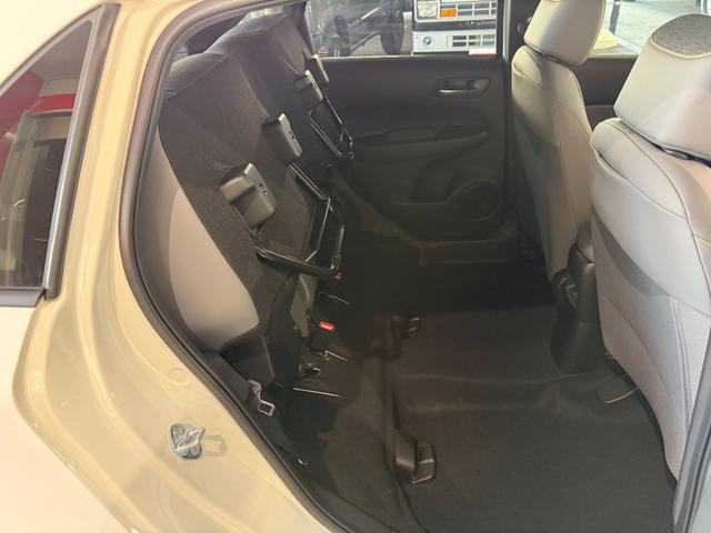 フィット ｅ：ＨＥＶ　ＲＳ　９インチナビ　フルセグ　バックカメラ　ＥＴＣ　ドラレコ前後　ＬＥＤ　スマートキー　ハーフレザーシート　１６インチＡＷ　ホンダセンシング（14枚目）