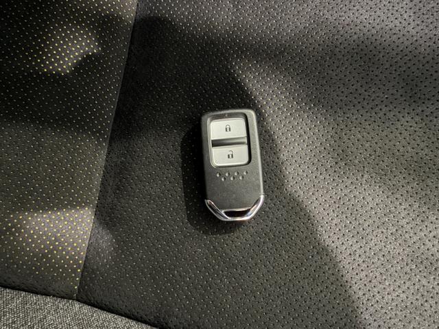 フィット ｅ：ＨＥＶ　ＲＳ　９インチナビ　フルセグ　バックカメラ　ＥＴＣ　ドラレコ前後　ＬＥＤ　スマートキー　ハーフレザーシート　１６インチＡＷ　ホンダセンシング（15枚目）