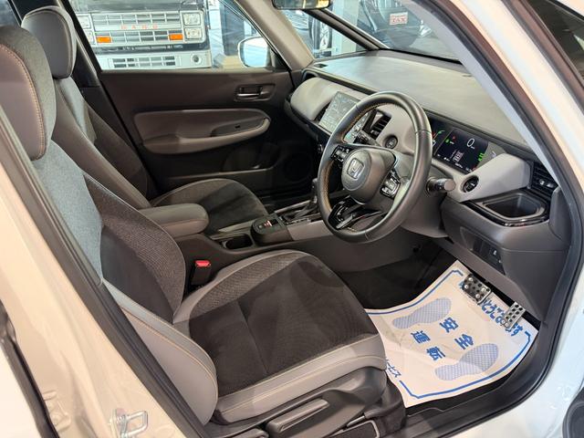 フィット ｅ：ＨＥＶ　ＲＳ　９インチナビ　フルセグ　バックカメラ　ＥＴＣ　ドラレコ前後　ＬＥＤ　スマートキー　ハーフレザーシート　１６インチＡＷ　ホンダセンシング（28枚目）