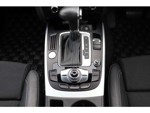 2.0TFSI Sラインパッケージ 保証付 純正ナビ フルセグTV ETC バックカメラ 純正アルミホイール シートヒーター レザーシート DVD再生 CD再生 アイドリングストップ HIDライト(13枚目)
