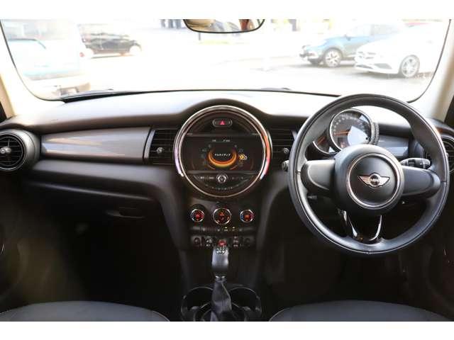 クーパーD 純正ナビ バックカメラ Bluetooth MINIエキサイトメントパッケージ ライトパッケージ ストレージコンパートメントパッケージ レインセンサー 本革巻ステアリング(6枚目)