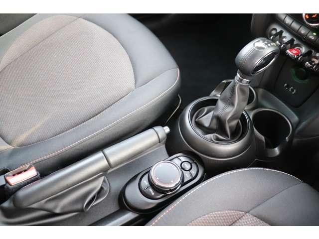 クーパーD 純正ナビ バックカメラ Bluetooth MINIエキサイトメントパッケージ ライトパッケージ ストレージコンパートメントパッケージ レインセンサー 本革巻ステアリング(11枚目)