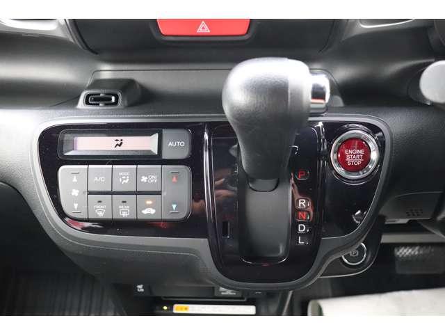 X ナビ・Bluetooth・TV・CD/DVD・バックカメラ・クルコン・本革巻ステアリング・サウンドマッピング・シート&ステアリングヒーター・ディスチャージライト・オートパーキングブレーキ(9枚目)