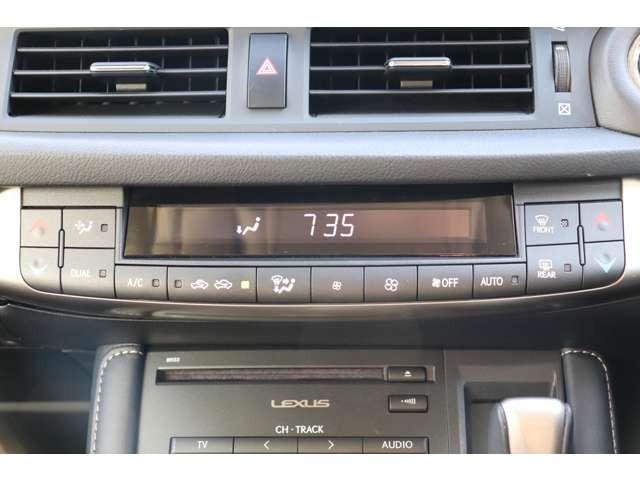 ＣＴ２００ｈ　バージョンＣ　後期型　レクサスセーフティーシステム　ナビ　地デジ　Ｂｌｕｅｔｏｏｔｈ　バックカメラ　ＥＴＣ　レーダークルーズコントロール　パワーシート　シートヒーター　パドルシフト　オートハイビーム　純正アルミ(3枚目)