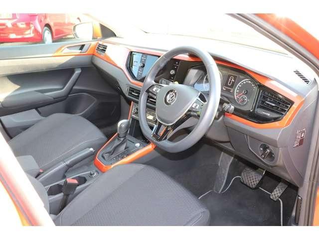 ポロ ＴＳＩコンフォートライン　純正ナビ／バックカメラ／ＥＴＣ／フルセグ／ＤＶＤ／Ｂｌｕｅｔｏｏｔｈ／ＬＥＤヘッドライト／純正１５ＡＷ／パークセンサー／パークアシスト／アダプティブクルーズコントロール／プッシュスタート／スマートキー（22枚目）