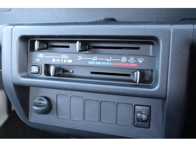 ハイゼットトラック スタンダード 3方開/マニュアルエアコン/パワステ/ABS/荷台ゴムマット/ドアバイザー/ラジオ/5速MT/禁煙車(6枚目)