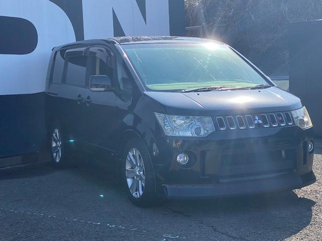 デリカＤ：５ ローデスト　Ｇ　パワーパッケージ　フリップダウンモニター　ダブルエアコン　オートクルーズ　ナビ　スマキー　ＰＳ　ＰＷ　ＡＢＳ　ＥＴＣ　横滑り防止　３列シート　衝突安全ボディ　盗難防止システム　フルフラット　キーレス　エアコン（5枚目）