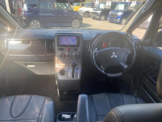 デリカＤ：５ ローデスト　Ｇ　パワーパッケージ　フリップダウンモニター　ダブルエアコン　オートクルーズ　ナビ　スマキー　ＰＳ　ＰＷ　ＡＢＳ　ＥＴＣ　横滑り防止　３列シート　衝突安全ボディ　盗難防止システム　フルフラット　キーレス　エアコン（13枚目）