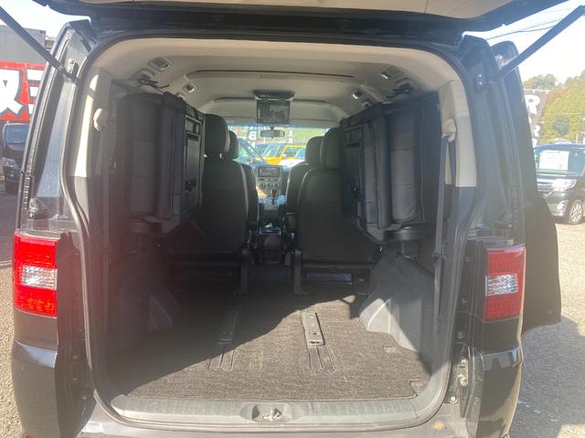 デリカＤ：５ ローデスト　Ｇ　パワーパッケージ　フリップダウンモニター　ダブルエアコン　オートクルーズ　ナビ　スマキー　ＰＳ　ＰＷ　ＡＢＳ　ＥＴＣ　横滑り防止　３列シート　衝突安全ボディ　盗難防止システム　フルフラット　キーレス　エアコン（27枚目）