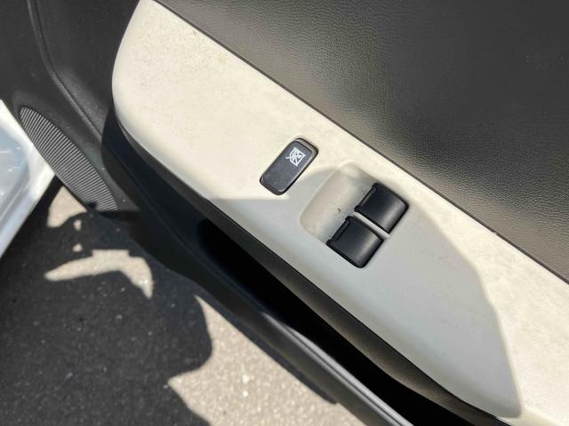アルト Ｆ　ナビ　ＴＶ　キーレスエントリー　盗難防止システム　ＡＢＳ　ＥＳＣ　ＣＤ　ＤＶＤ再生　ＵＳＢ　Ｂｌｕｅｔｏｏｔｈ　衝突安全ボディ　エアコン　パワーステアリング　パワーウィンドウ　５速オートギヤシフト（10枚目）