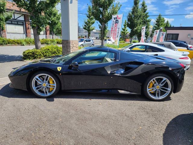 ４８８スパイダー 　電動オープン、革シート、スマートキー、ＬＥＤヘッドライト、純正アルミ（4枚目）